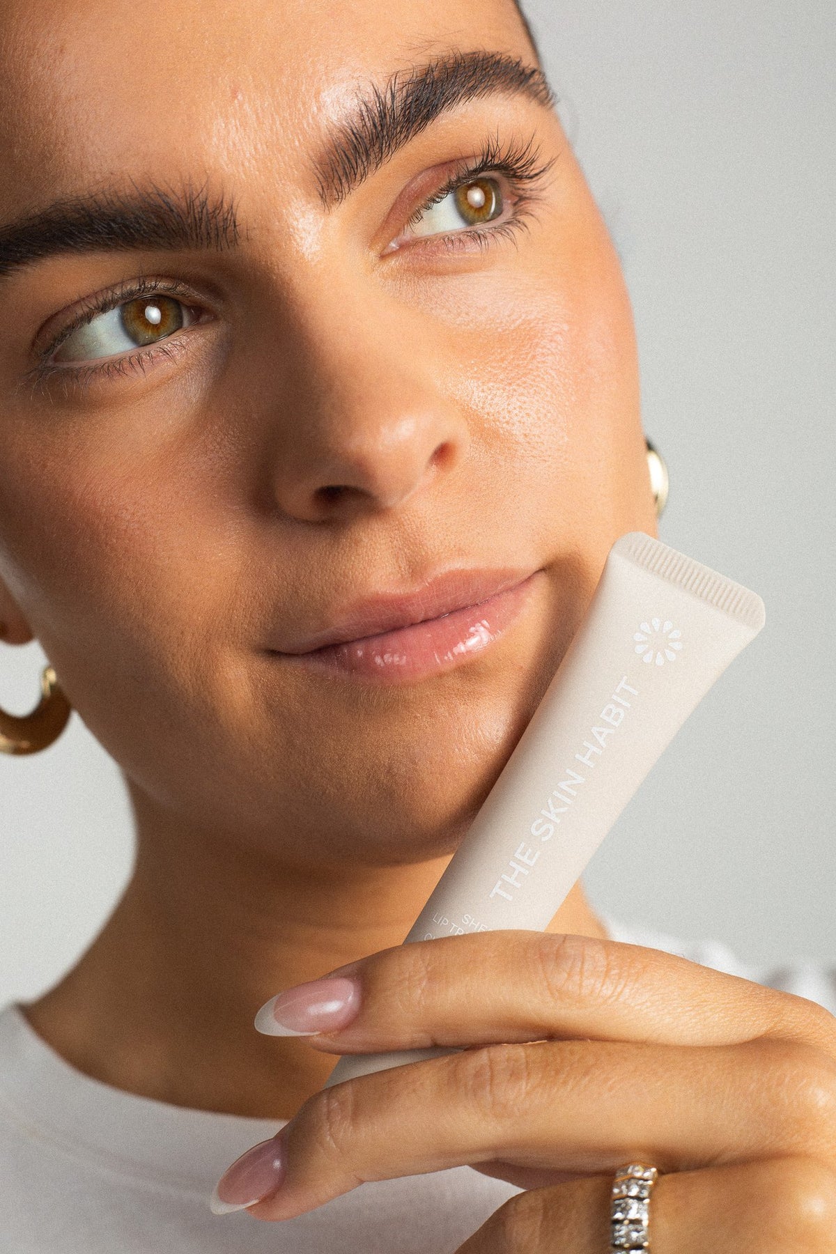 Modell med Sheer Lip Treatment Clear Velvet